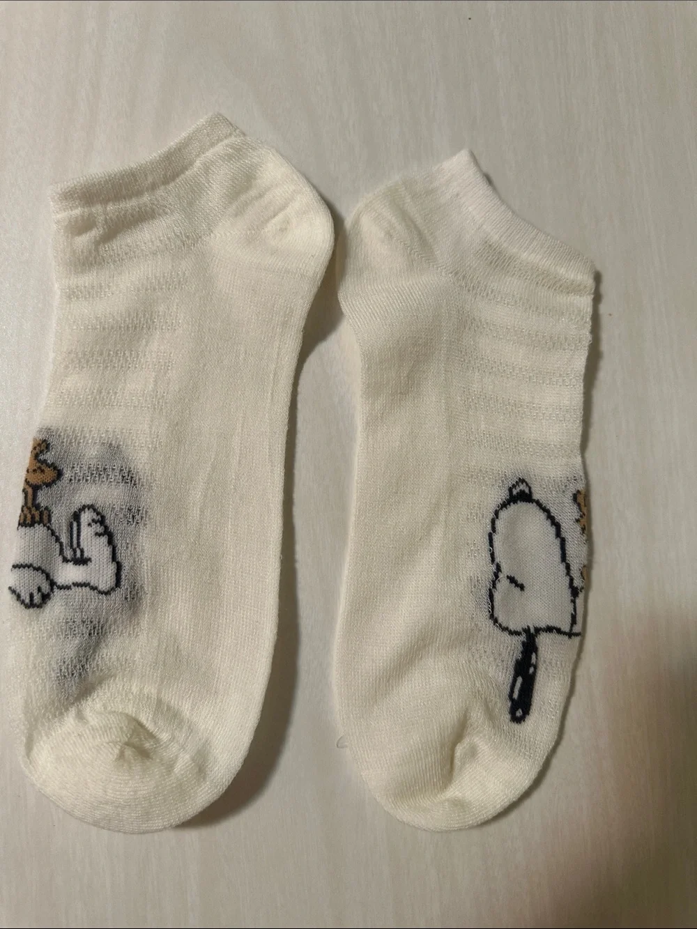 Cream Novelty Low-Cut Socks with Snoopy Design